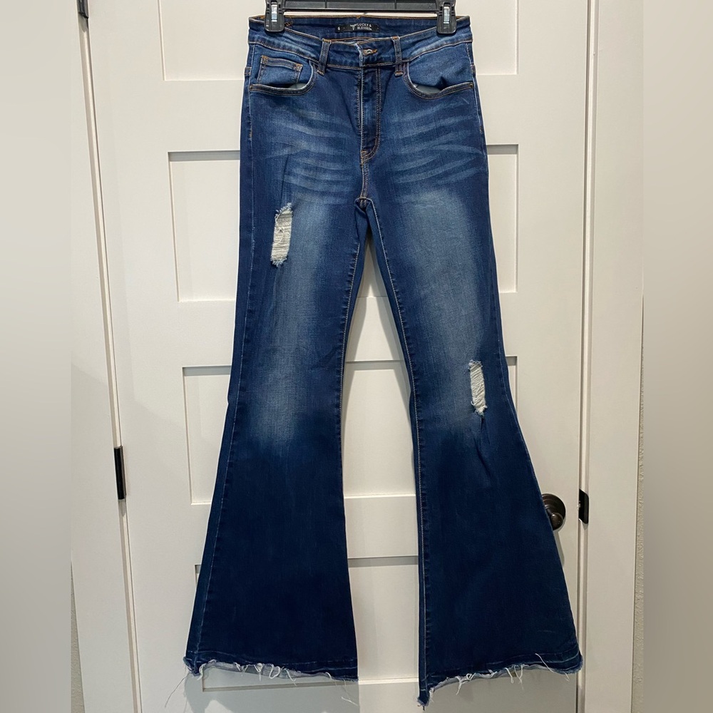 DARK WASH HIGH RISE FLARE RIPPED JEANS, Size 6